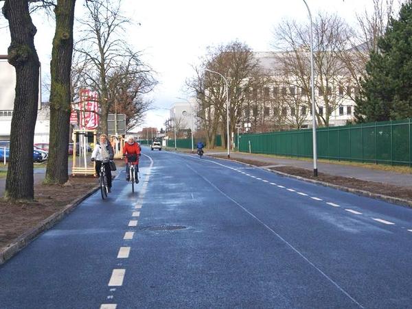 Fahrradschutzstreifen in der sanierten Lehnitzstraße