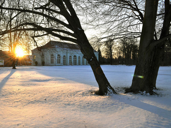 Orangerie im winterlichen Schlosspark