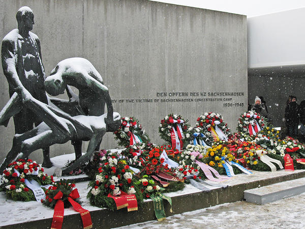 Gedenken an die Opfer des Nationalsozialismus in der Gedenkstätte Sachsenhausen