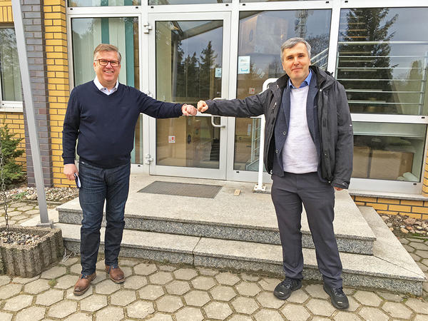 Bürgermeister Alexander Laesicke (re.) zu Besuch bei Peter Heydenbluth, ERV-Geschäftsführer und Präsident der IHK Potsdam.