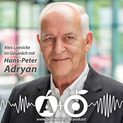Hans-Peter Adryan, einer der bekanntesten und erfolgreichsten Unternehmer Oranienburgs nach der Wende, im Gespräch mit Bürgermeister Alexander Laesicke.