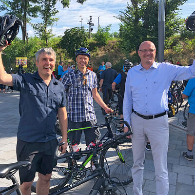 Oranienburgs Bürgermeister Alexander Laesicke (links) und Oberhavels Landrat Ludger Weskamp eröffneten bei der »Tour de MOZ« die Aktion STADTRADELN 2021 für Oranienburg und Oberhavel.