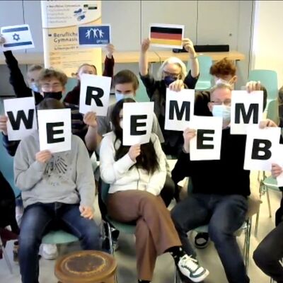 #WeRemember - Online-Gedenken und Zeitzeugengespräch von Schüler/innen aus Oranienburg und Kfar Jona (Israel). Hier: Schülergruppe des Georg-Mendheim-Oberstufenzentrums