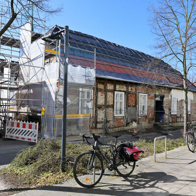 Sanierung des historischen Gebäudes in der Sachsenhausener Straße 2 (Frühjahr 2022)