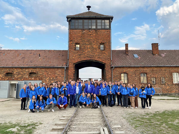 DIe Oranienburger Delegation zum »Marsch der Lebenden« am 28. April 2022 in Auschwitz