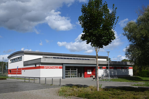Germendorf Sporthalle Außenansicht