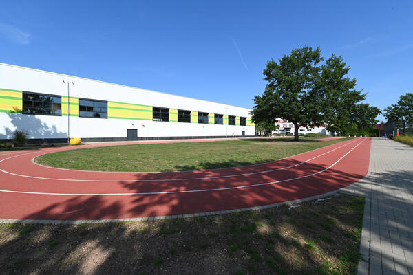 Oranienburg Comenius-Sporthalle außen. Fotos für Stadt Oranienburg