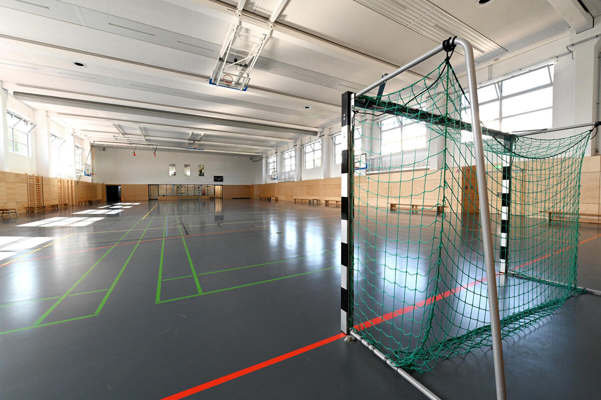 Oranienburg Comenius-Sporthalle innen. Fotos für Stadt Oranienburg