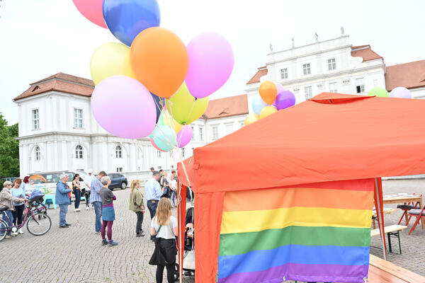 Rainbow-Day am 17.5.: Buntes Programm auf dem Schlossplatz