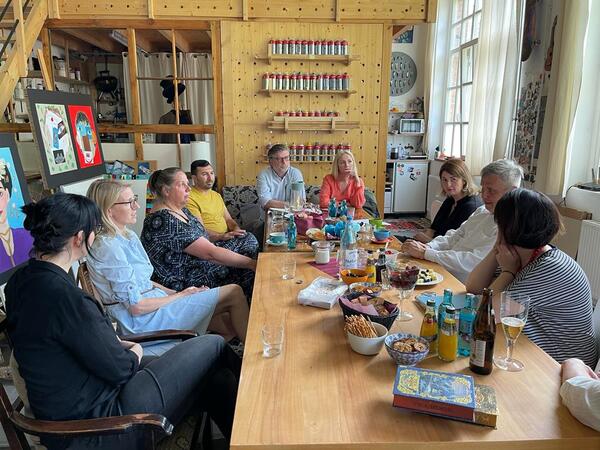 Der Bürgermeister in einer Runde mit den Vertretern von "Willkommen in Oranienburg"
