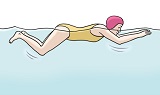 Schwimmerin in Schwimm-Becken