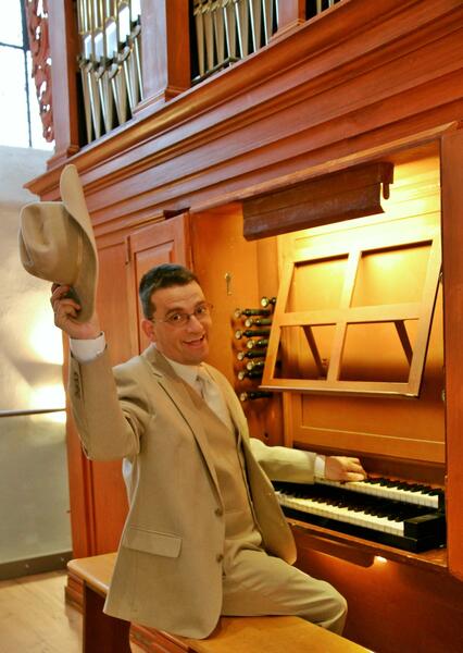 Carsten Lenz lässt die Orgel tanzen ...