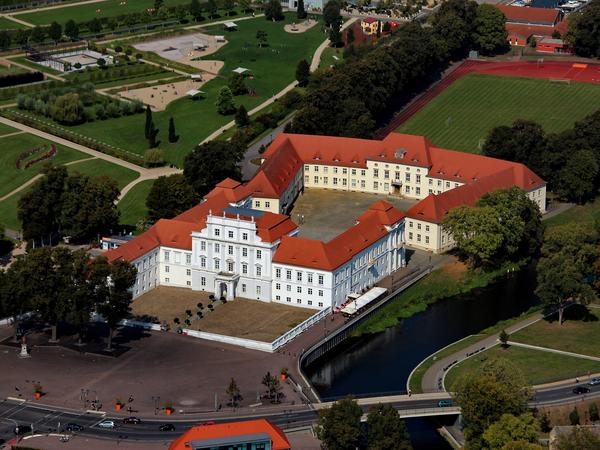 Luftbild vom Schloss und Schlossplatz Oranienburg
